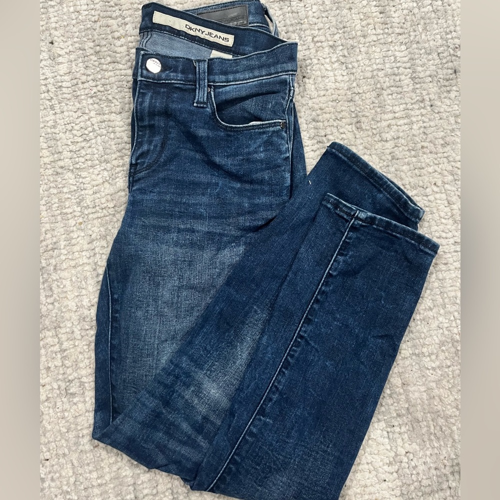 DKNY JEANS Size 4 Dark Wash Denim Jeans Straight Leg Pockets Stretch
